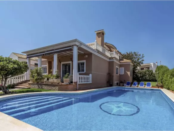 6-bedroom Villa In Torrevieja, Spain (440 M²)