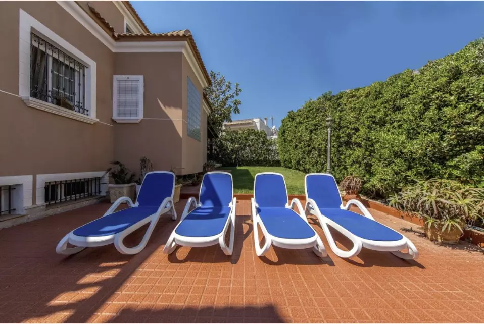 6-bedroom Villa In Torrevieja, Spain (440 M²)