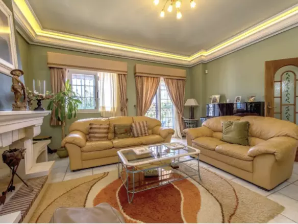 6-bedroom Villa In Torrevieja, Spain (440 M²)