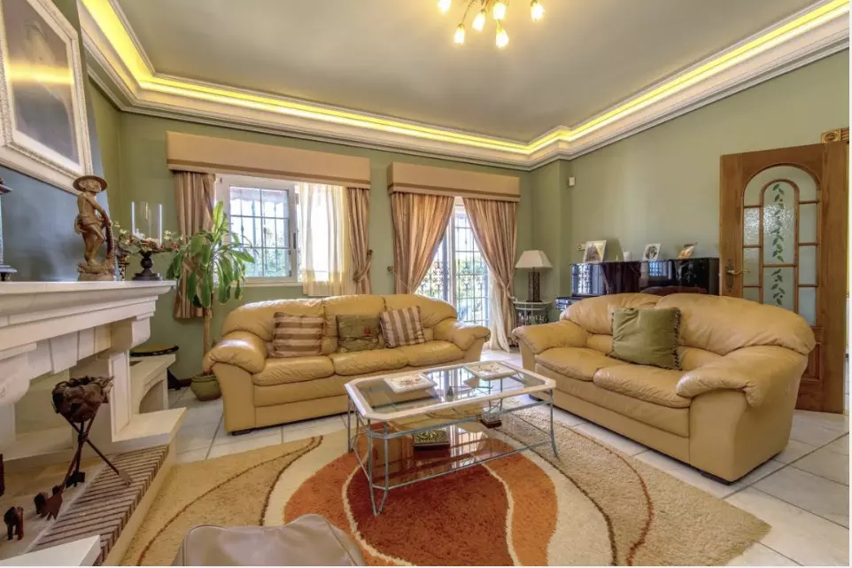 6-bedroom Villa In Torrevieja, Spain (440 M²)