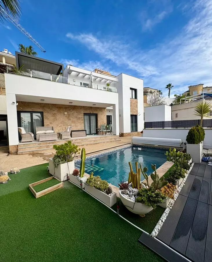 3-bedroom Villa In Rojales, Spain (225 M²)