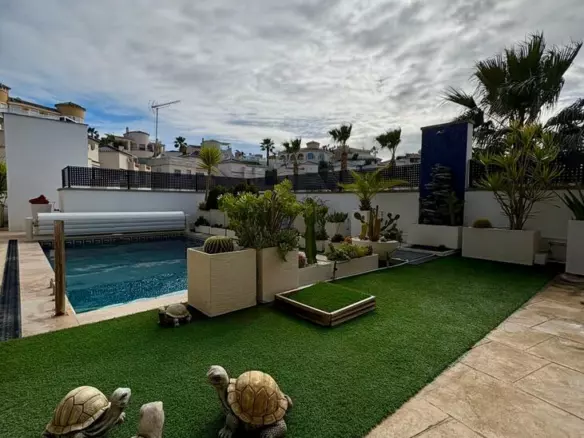 3-bedroom Villa In Rojales, Spain (225 M²)