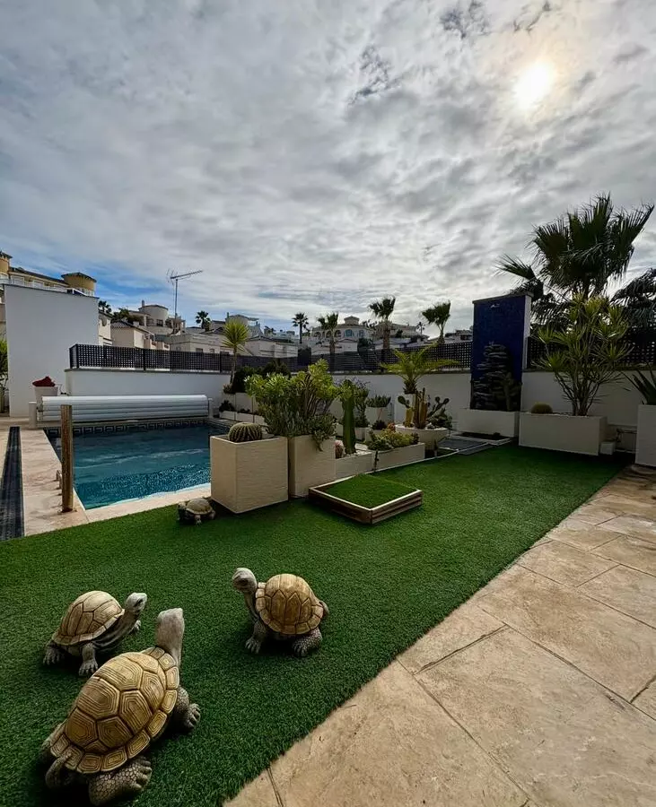 3-bedroom Villa In Rojales, Spain (225 M²)