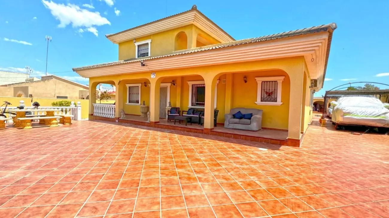 6-bedroom Villa In Torrevieja, Spain