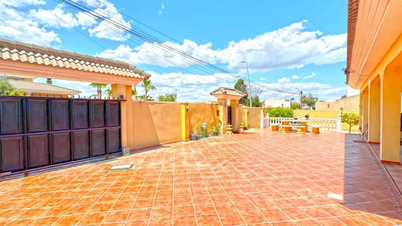 6-bedroom Villa In Torrevieja, Spain