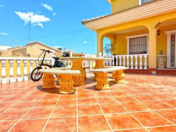 6-bedroom Villa In Torrevieja, Spain