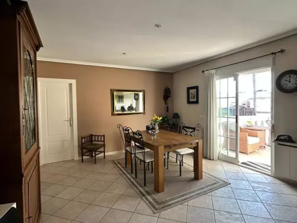 3-bedroom Villa In Torrevieja, Spain (292 M²)