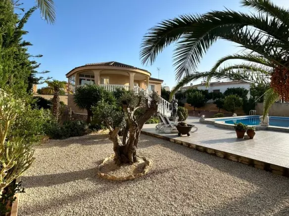 3-bedroom Villa In Torrevieja, Spain (292 M²)