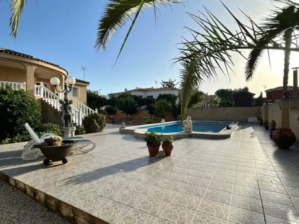 3-bedroom Villa In Torrevieja, Spain (292 M²)