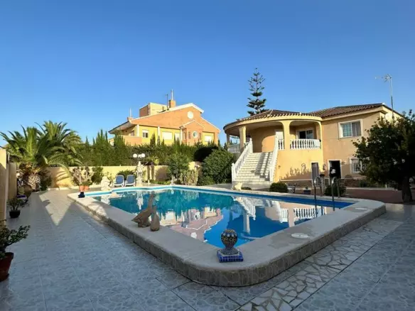 3-bedroom Villa In Torrevieja, Spain (292 M²)