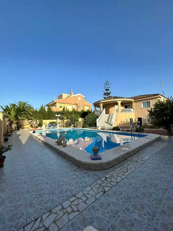 3-bedroom Villa In Torrevieja, Spain (292 M²)