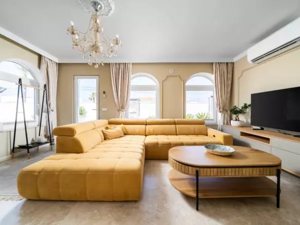 4-bedroom Villa In Torrevieja, Spain (201 M²)
