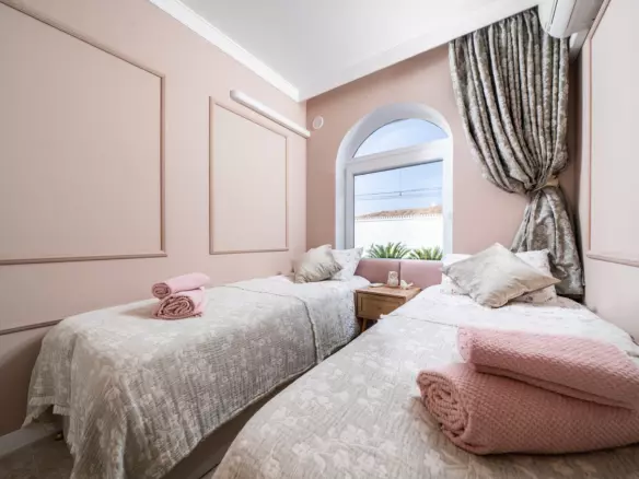 4-bedroom Villa In Torrevieja, Spain (201 M²)