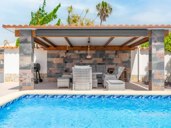 4-bedroom Villa In Torrevieja, Spain (201 M²)