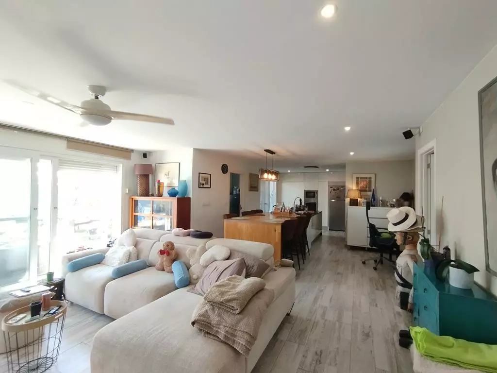 2-bedroom Semi In Torrevieja, Spain (130 M²)