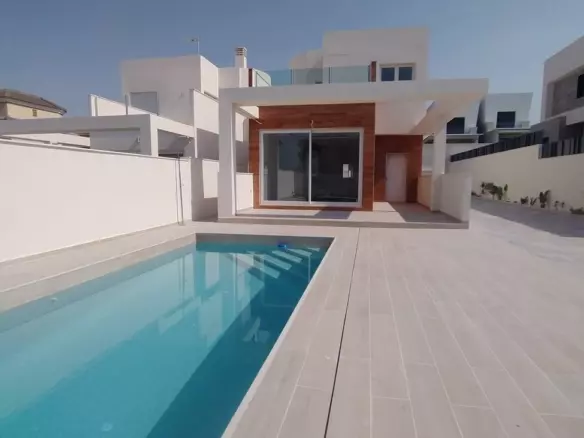 3-bedroom Property In Torrevieja, Spain (407 M² Plot)