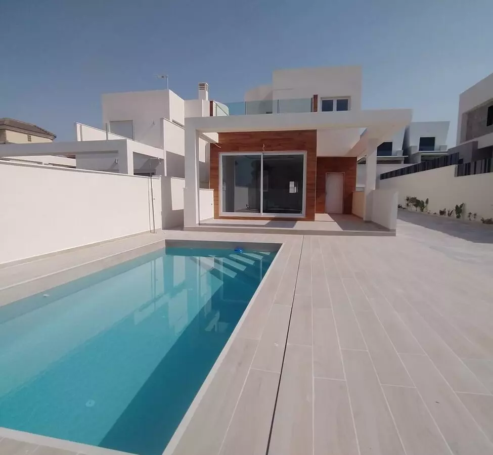 3-bedroom Property In Torrevieja, Spain (407 M² Plot)