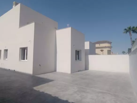3-bedroom Property In Torrevieja, Spain (407 M² Plot)