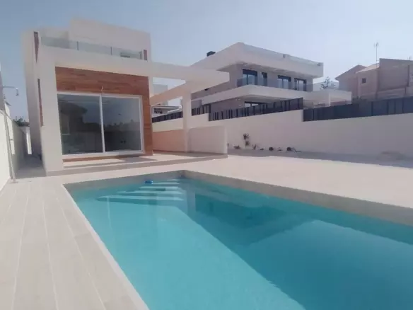 3-bedroom Property In Torrevieja, Spain (407 M² Plot)