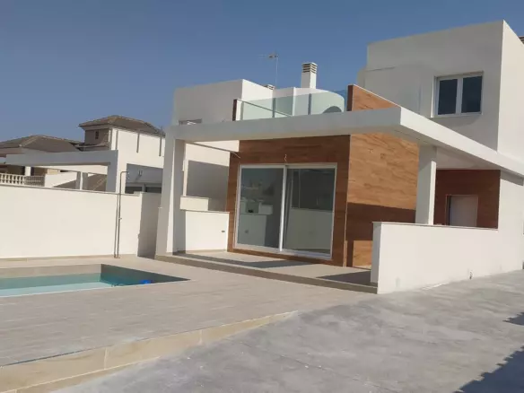 3-bedroom Property In Torrevieja, Spain (407 M² Plot)