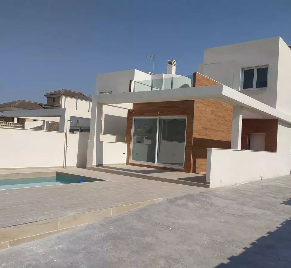 3-bedroom Property In Torrevieja, Spain (407 M² Plot)