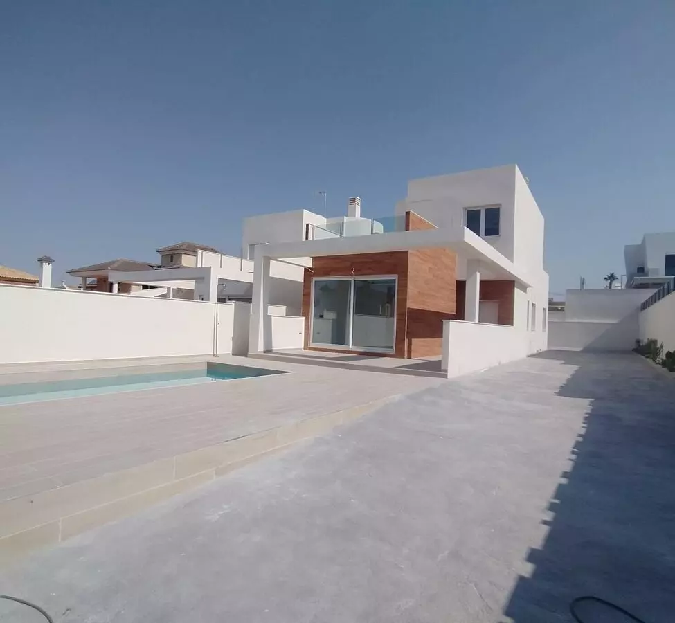3-bedroom Property In Torrevieja, Spain (407 M² Plot)