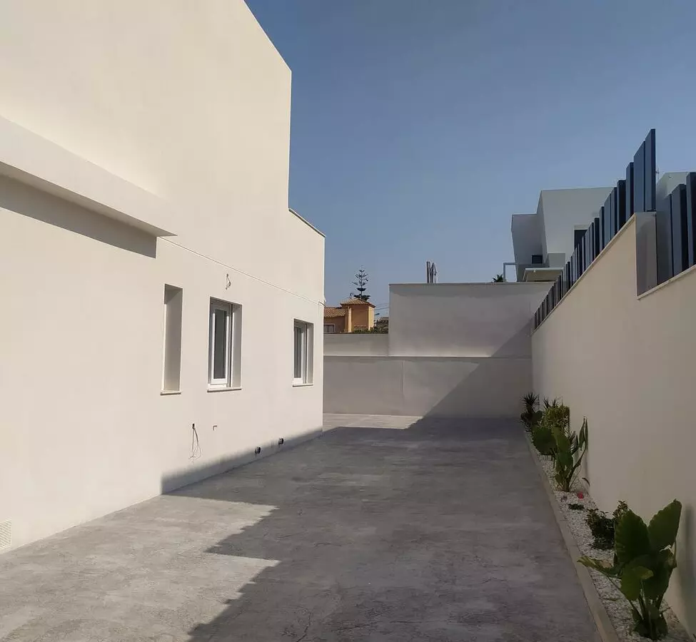 3-bedroom Property In Torrevieja, Spain (407 M² Plot)