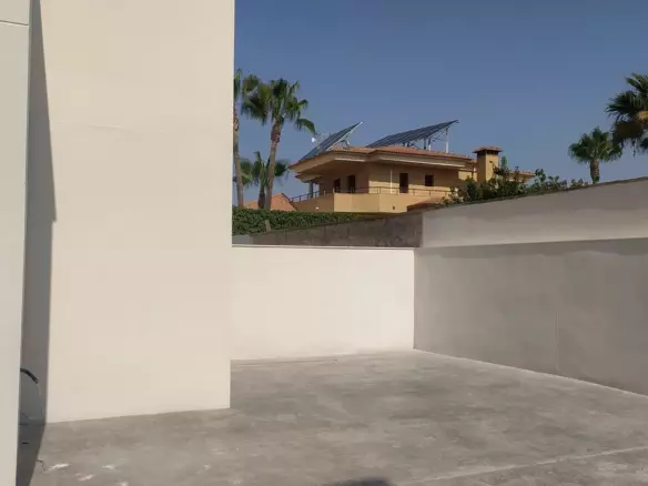 3-bedroom Property In Torrevieja, Spain (407 M² Plot)