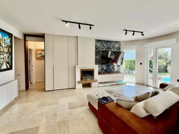 4-bedroom Villa In Orihuela Costa, Spain (137 M²)