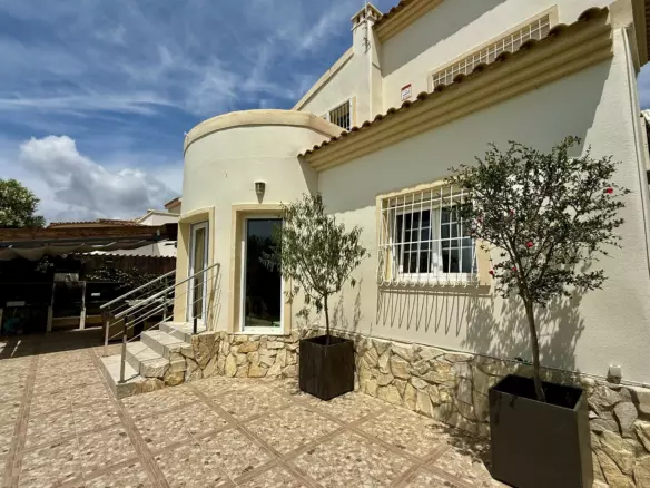4-bedroom Villa In Orihuela Costa, Spain (137 M²)