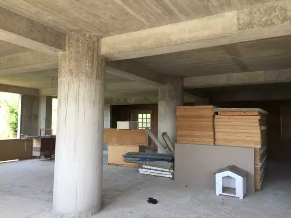 Commercial Property In Greece (1.120 M²)
