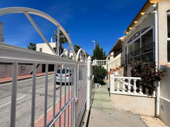 3-bedroom Quad House In Torrevieja, Spain (132 M²)