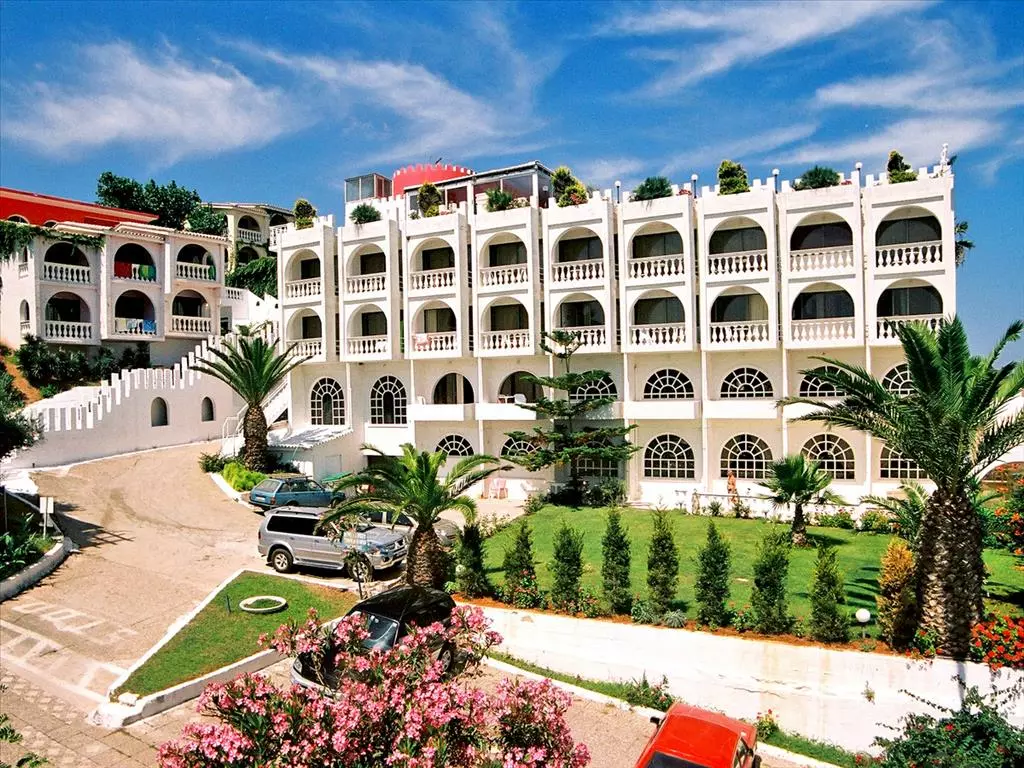 Hotel In Dytikis Achaias, Greece (2.000 M²)