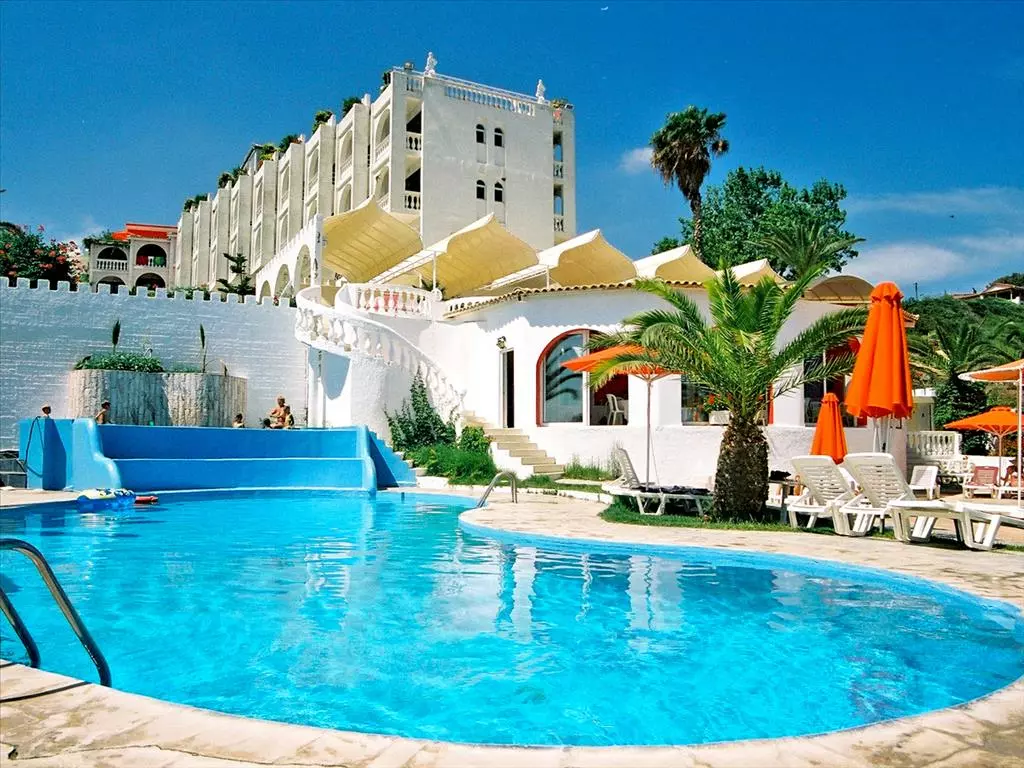 Hotel In Dytikis Achaias, Greece (2.000 M²)