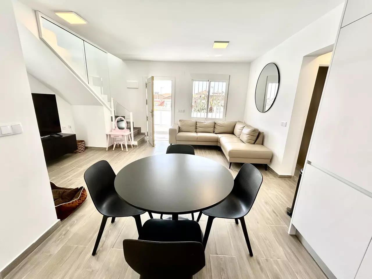 5-bedroom Villa In Villamartin, Spain (166 M²)