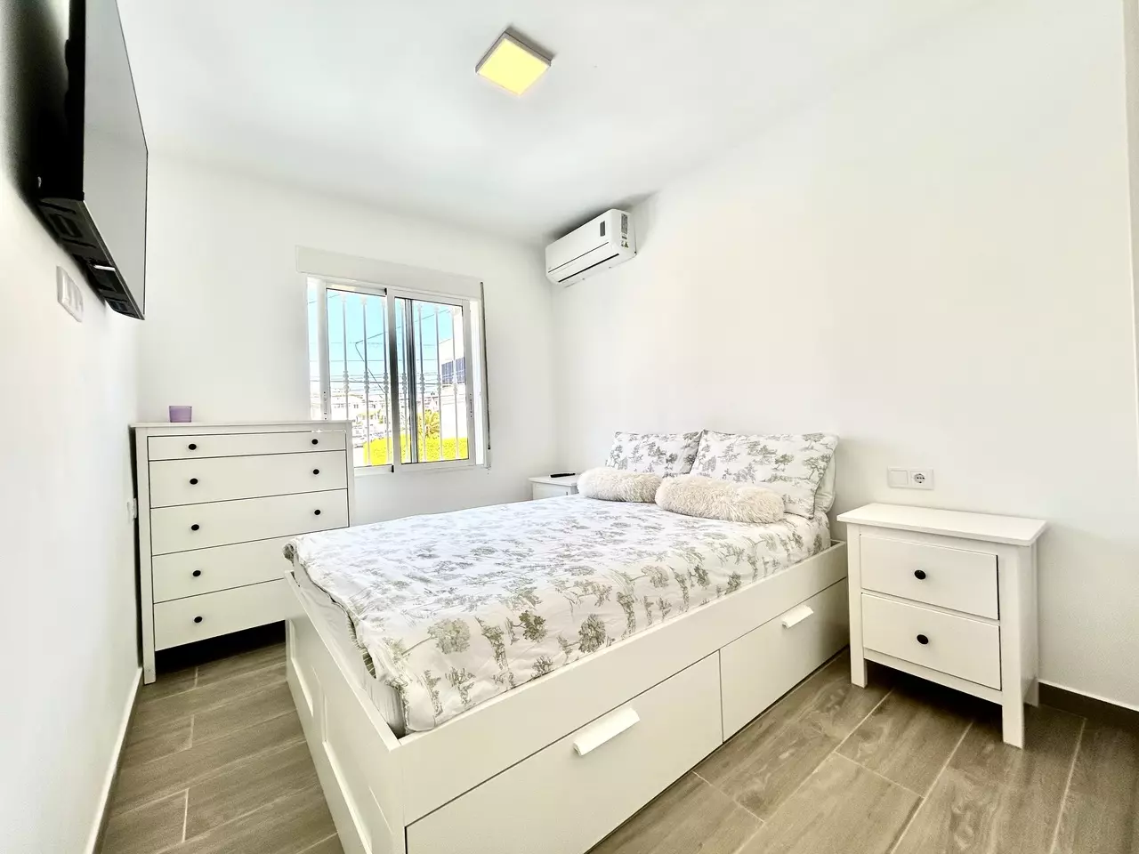 5-bedroom Villa In Villamartin, Spain (166 M²)