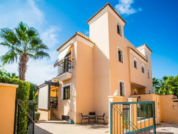 4-bedroom Villa In Torrevieja, Spain (135 M²)