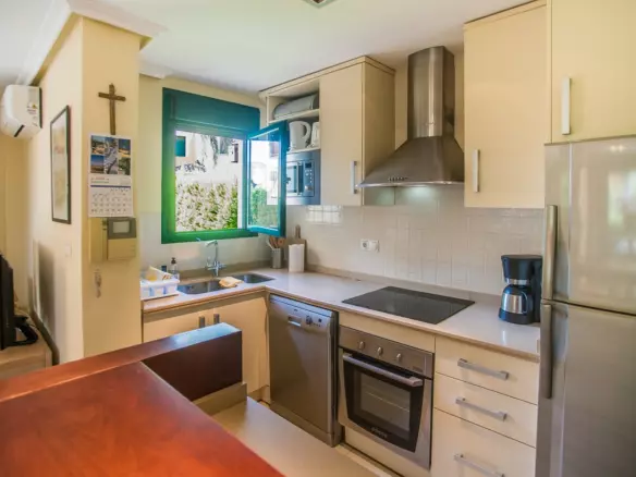4-bedroom Villa In Torrevieja, Spain (135 M²)