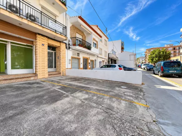 Commercial Premises In Jávea, Spain (127 M²)