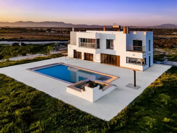 5-bedroom Villa In La Marina, Spain (506 M²)