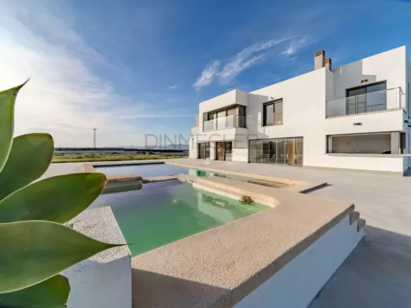 5-bedroom Villa In La Marina, Spain (506 M²)