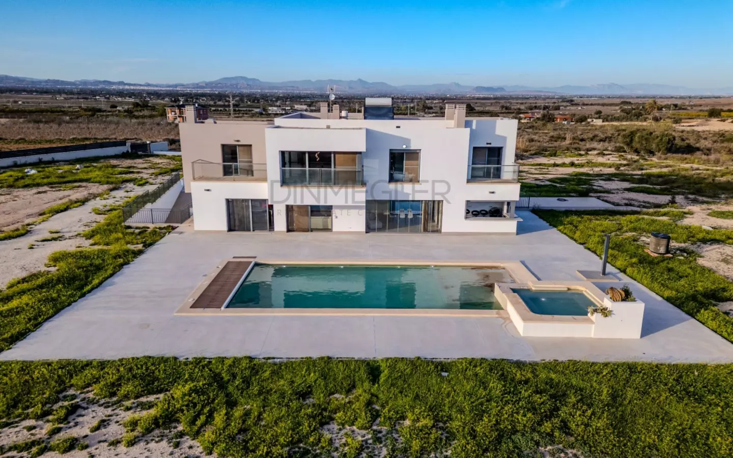 5-bedroom Villa In La Marina, Spain (506 M²)