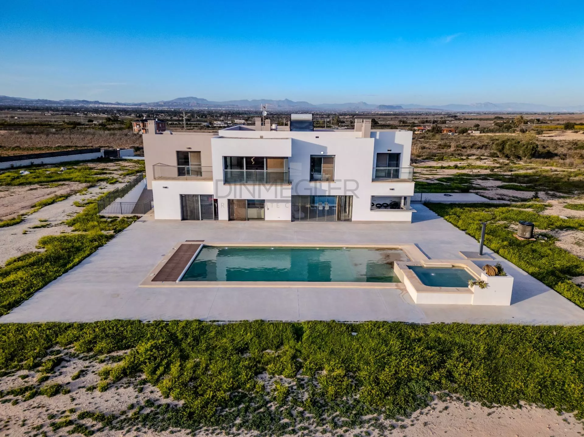 5-bedroom Villa In La Marina, Spain (506 M²)