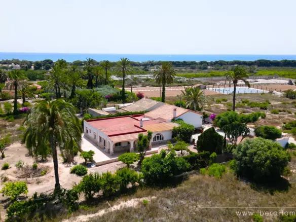 5-bedroom Property In La Marina, Spain (315 M²)