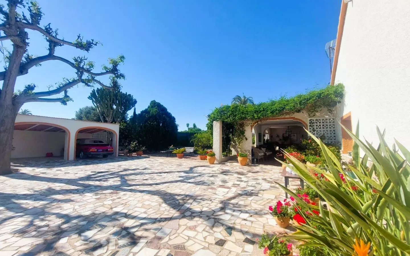 5-bedroom Property In La Marina, Spain (315 M²)