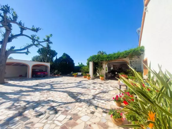 5-bedroom Property In La Marina, Spain (315 M²)