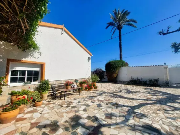 5-bedroom Property In La Marina, Spain (315 M²)