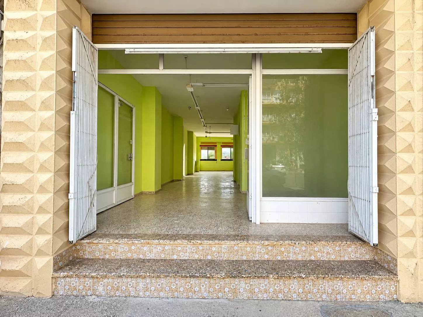 11-c67906 Commercial Premises In Jávea, Spain (127 M²)