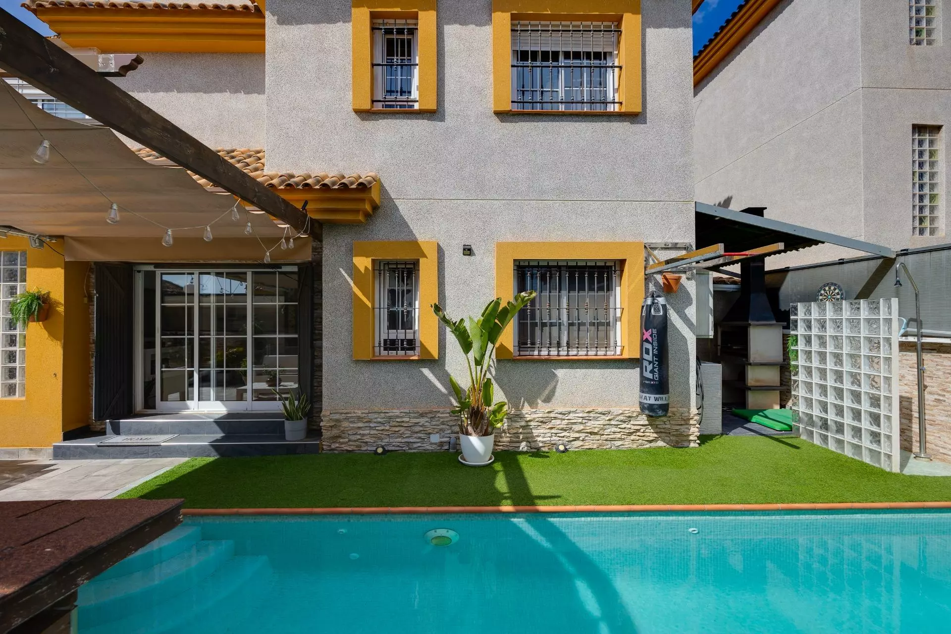3-bedroom Villa In Los Montesinos, Spain (100 M²)