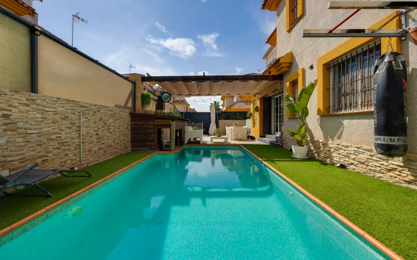 3-bedroom Villa In Los Montesinos, Spain (100 M²)